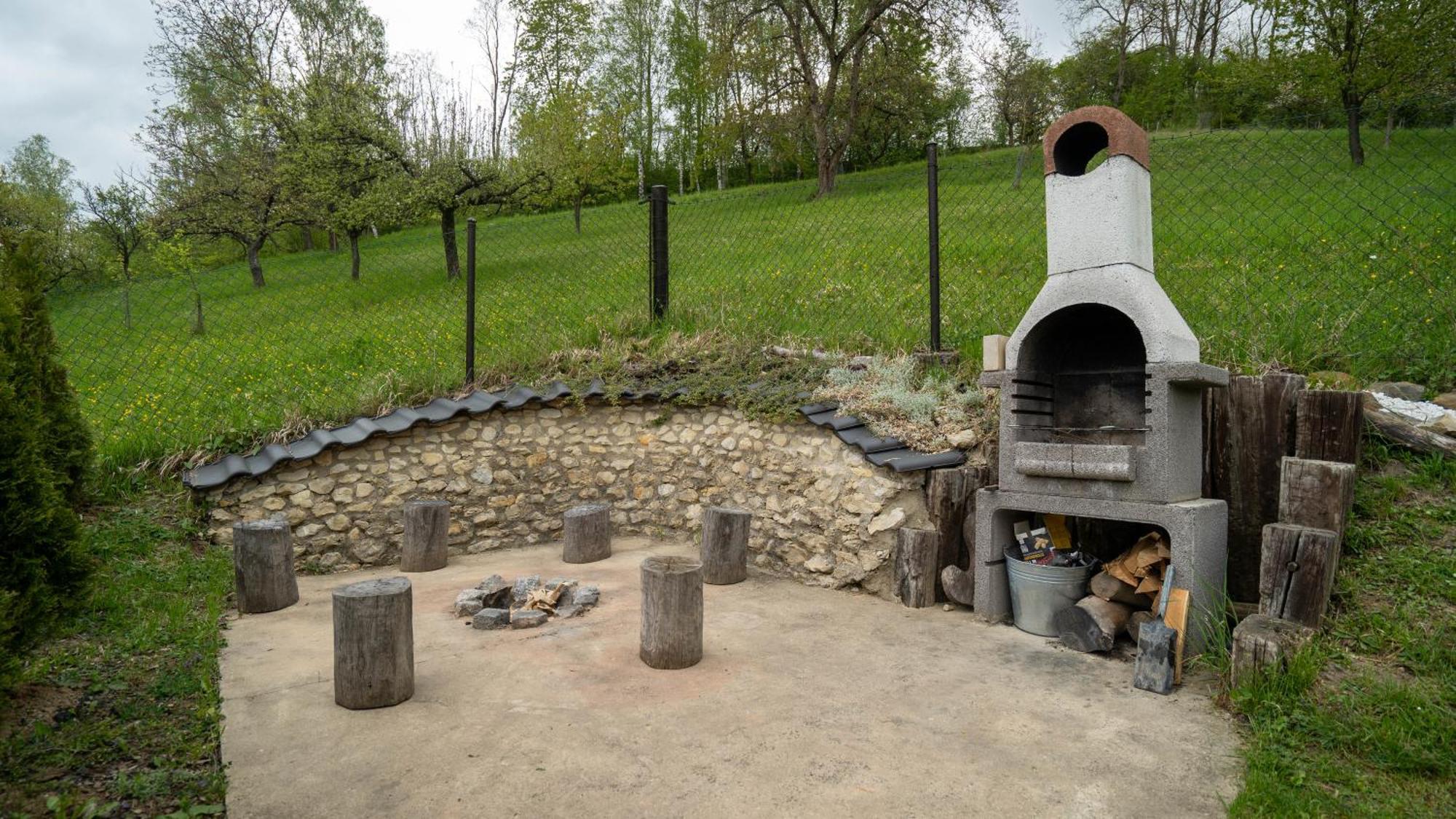 Chalupa Ema Nikol Rovensko pod Troskami Exterior photo
